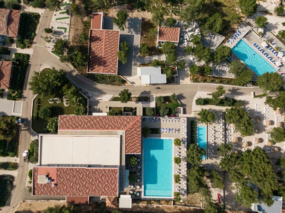 Gava Waterman Milna Resort Exterior photo