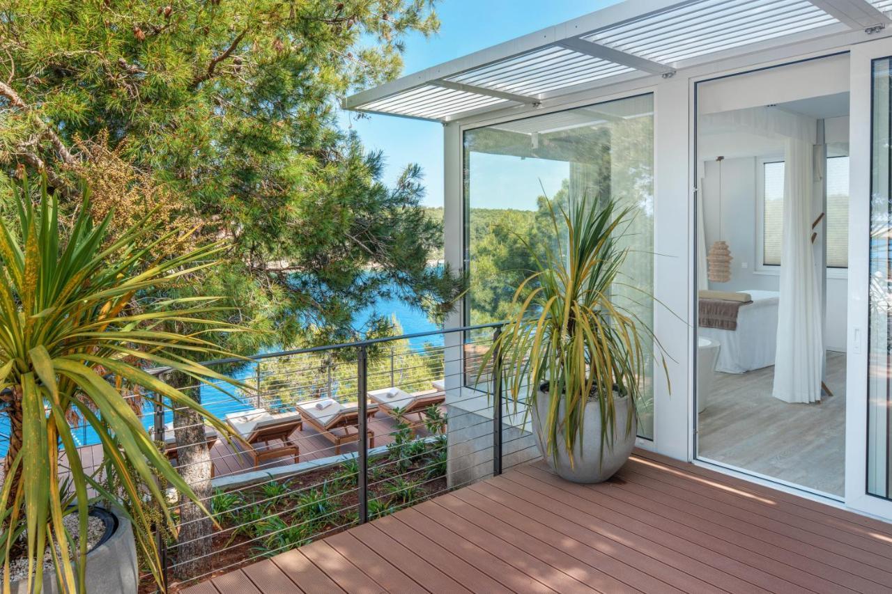 Gava Waterman Milna Resort Exterior photo