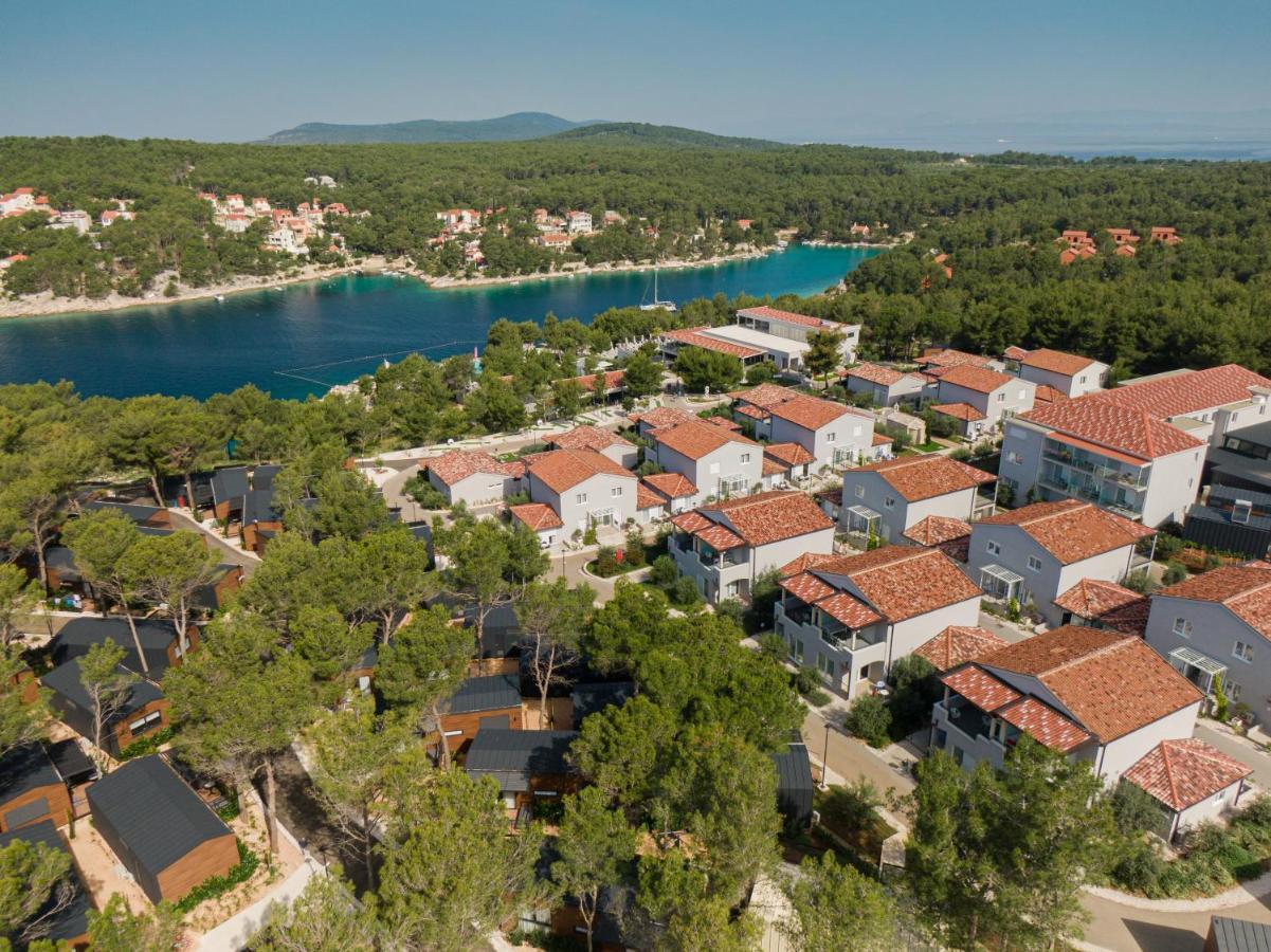 Gava Waterman Milna Resort Exterior photo