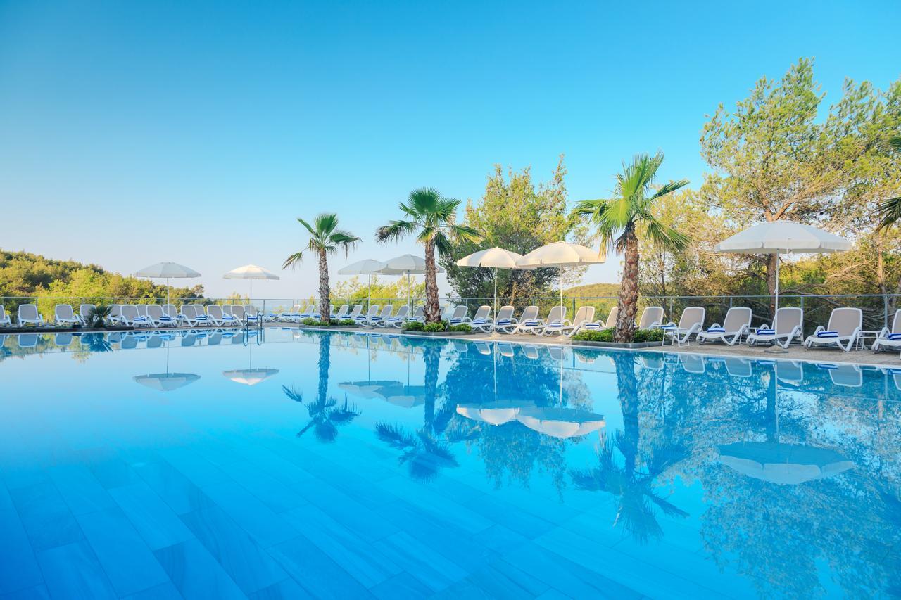 Gava Waterman Milna Resort Exterior photo