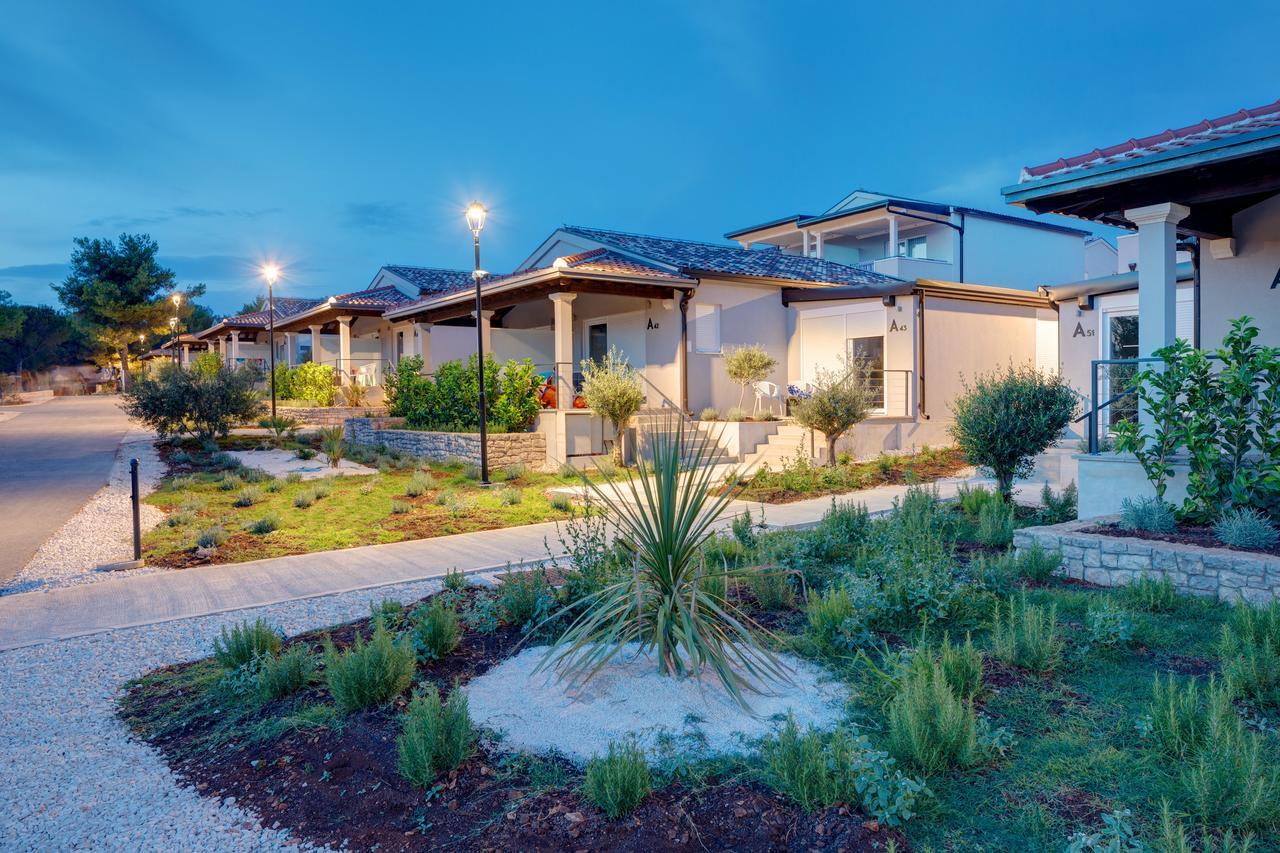 Gava Waterman Milna Resort Exterior photo