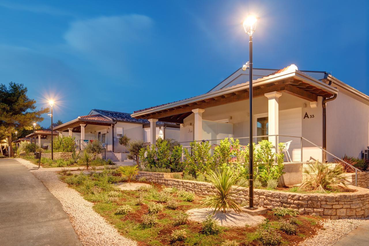 Gava Waterman Milna Resort Exterior photo