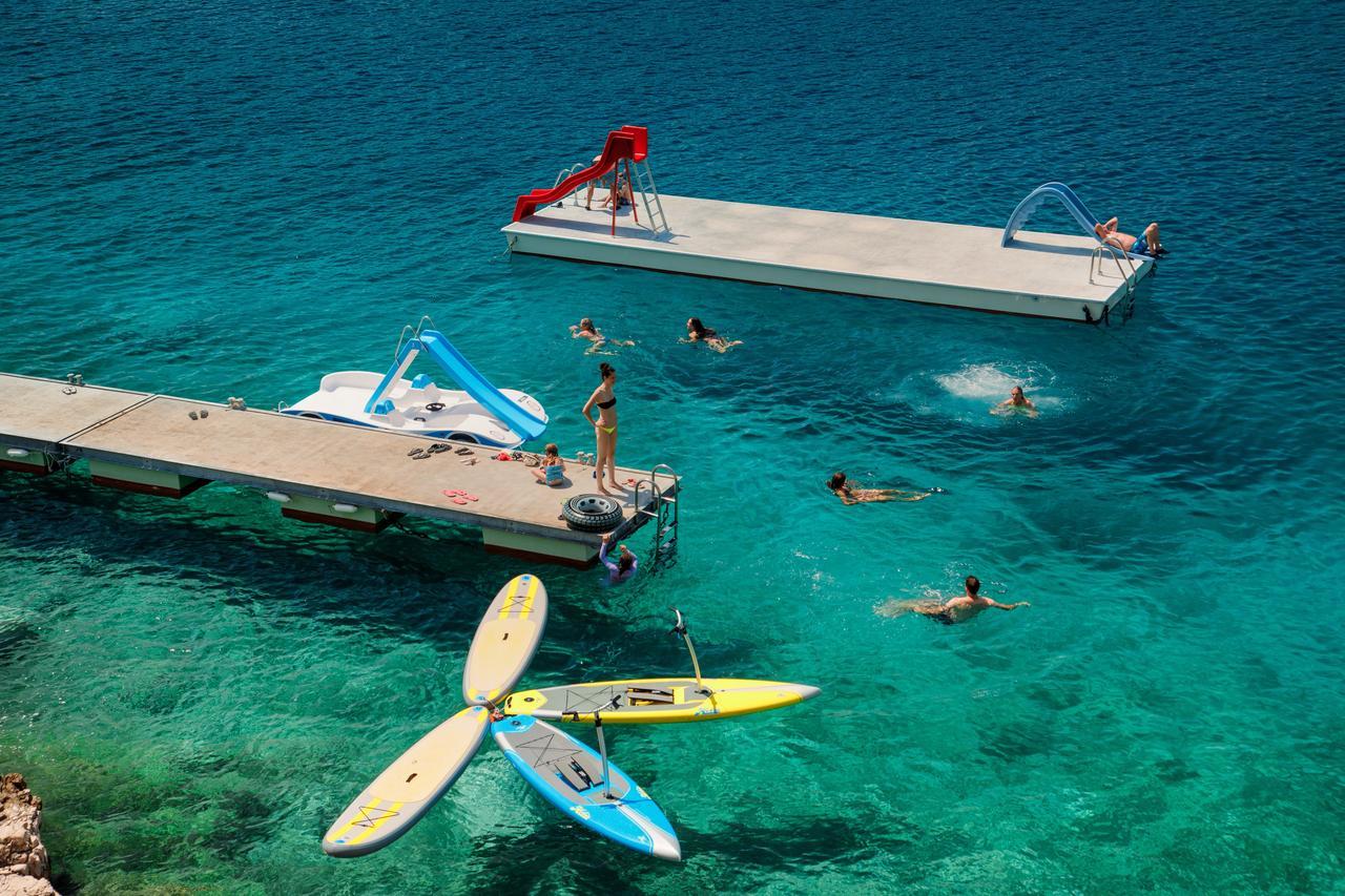 Gava Waterman Milna Resort Exterior photo