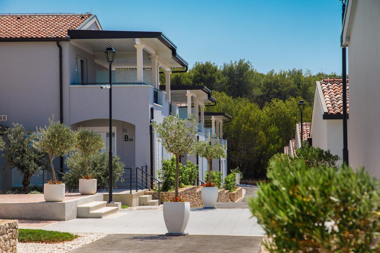 Gava Waterman Milna Resort Exterior photo