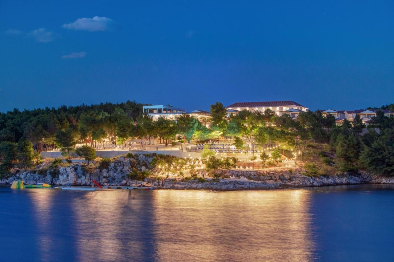 Gava Waterman Milna Resort Exterior photo