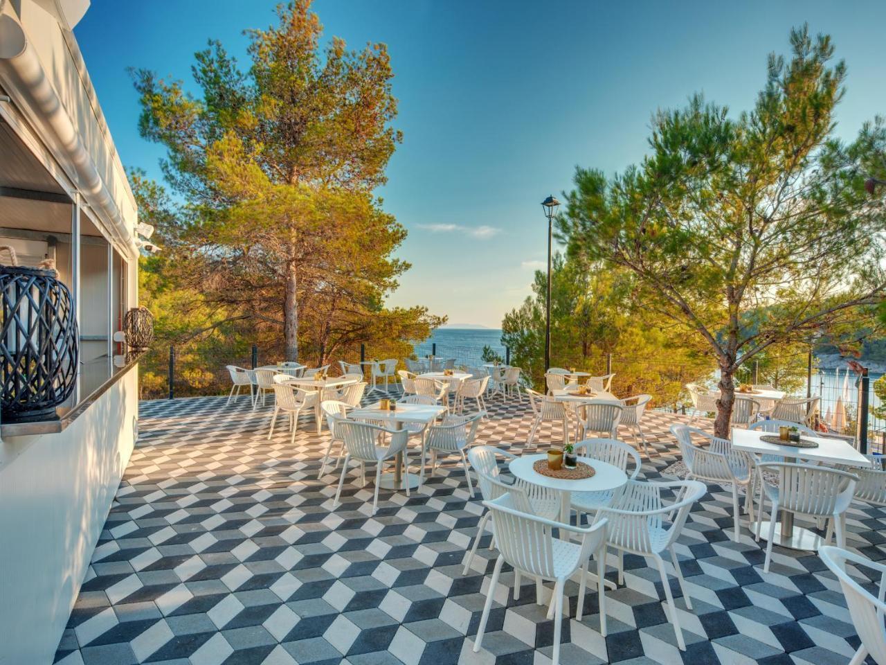 Gava Waterman Milna Resort Exterior photo