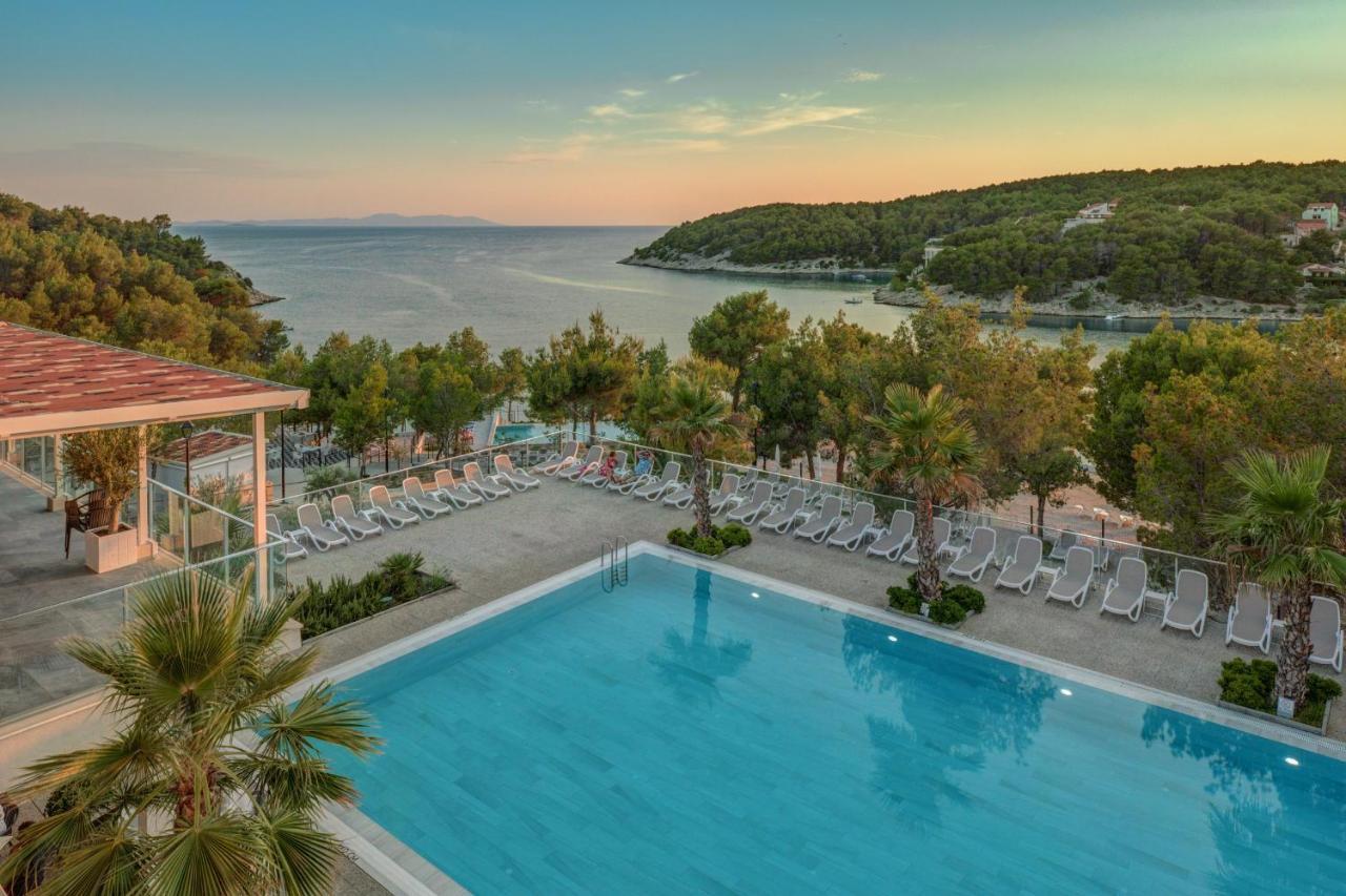 Gava Waterman Milna Resort Exterior photo